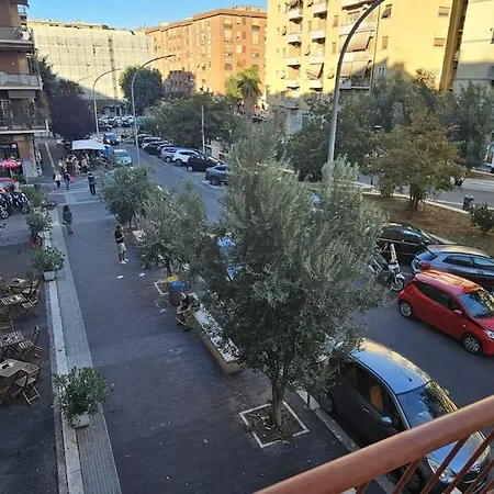 Casa Paola Al Tuscolano 公寓 *